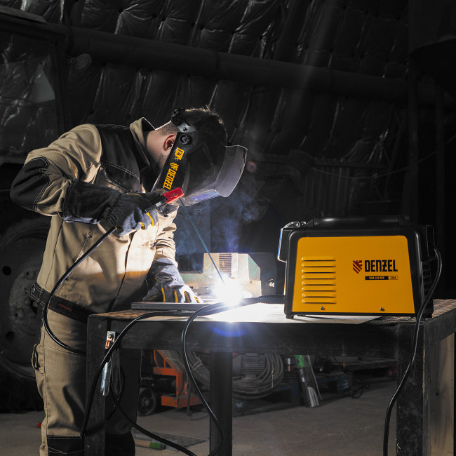 Аппарат инвертор. дуговой сварки SDM-220 Top, 220 А, ПВ 60% кейс Denzel в Казани