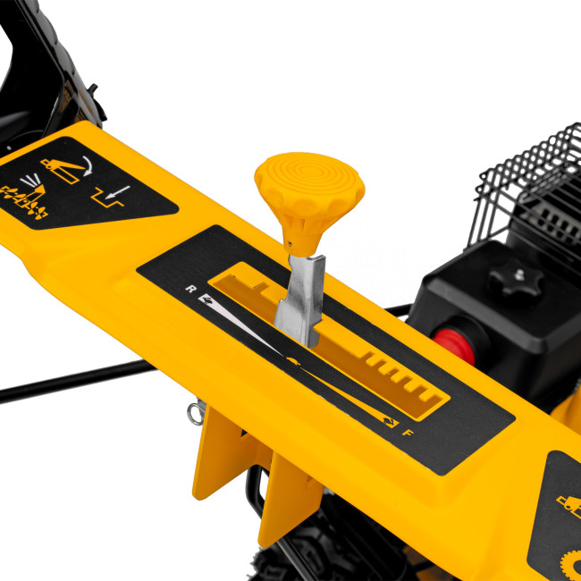 Бензиновая снегоуборочная машина SB 560 LP, 212 cc, электростартер, фара Denzel в Казани