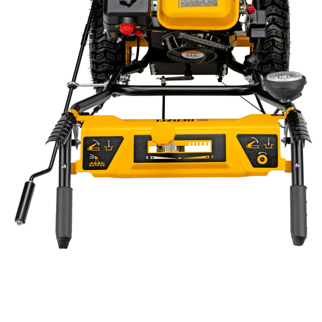 Бензиновая снегоуборочная машина SB 560 LP, 212 cc, электростартер, фара Denzel в Казани