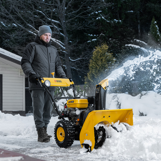 Бензиновая снегоуборочная машина SB 560 LP, 212 cc, электростартер, фара Denzel в Казани