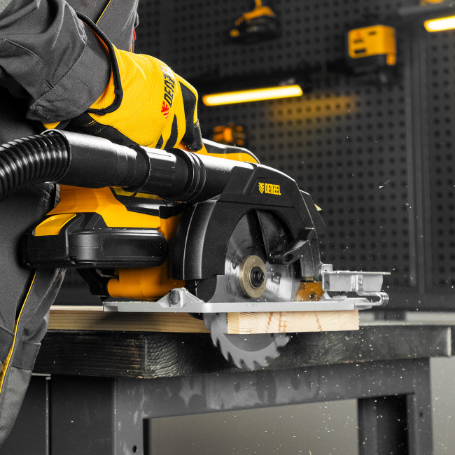 Пылесос строительный RVC20, 1400 Вт, бак 20 л, шланг 3 м, розетка с автосинхр. Denzel в Казани