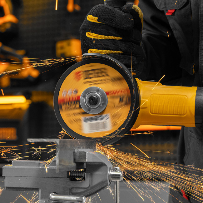 Машина шлифовальная угловая AG125-1500, 1500 Вт, 125 мм, 3000-11000 об/мин Denzel в Казани