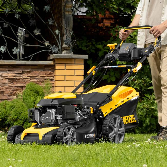 Газонокосилка бензиновая GLD-460SP-VE, 146 см3, шир. 46см, привод, вариатор, эл.старт, 60 л Denzel в Казани