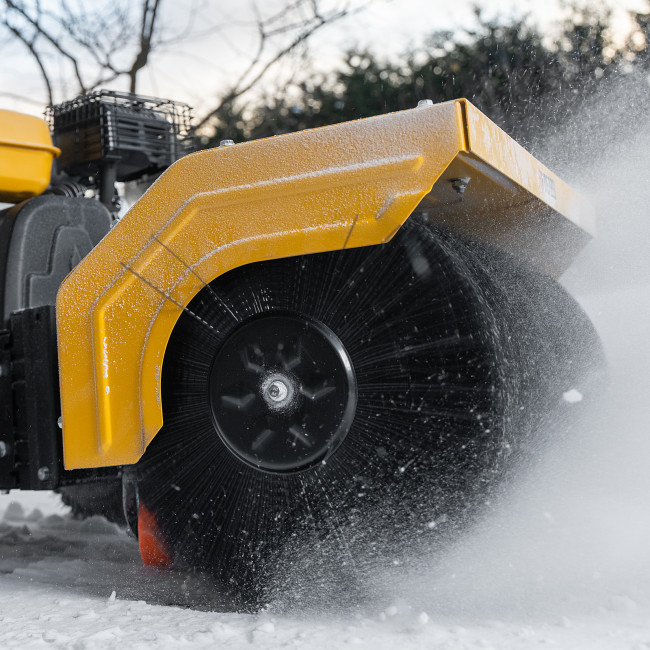 Гибридная снегоуборочная машина с функц. подметания SWB-600, 212 сс, руч. старт, 2 насадки Denzel в Казани