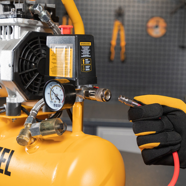 Компрессор DLS650/10 безмаслянный малошумный 650 Вт, 120 л/мин, ресивер 10 л Denzel в Казани