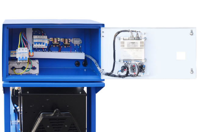 Дизельный генератор ТСС ЭД-16-Т400 в погодозащитном кожухе на прицепе в Казани