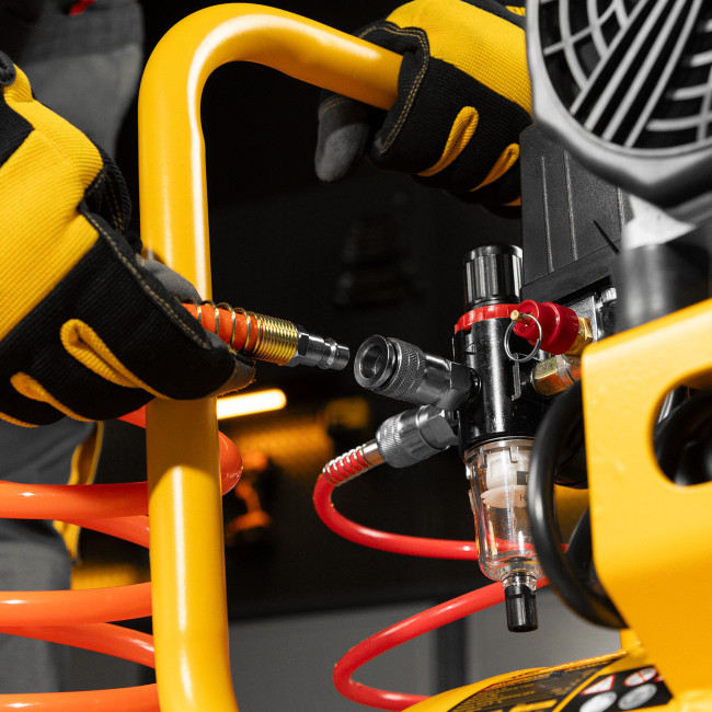 Компрессор безмасляный, малошумный DLS 2200/50, 2200 Вт, 2x1100, 50 л, 380 л/мин Denzel в Казани