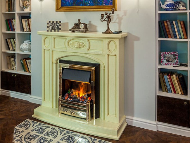 Каминокомплект Florence - Слоновая кость с патиной с очагом Brookline Black в Казани