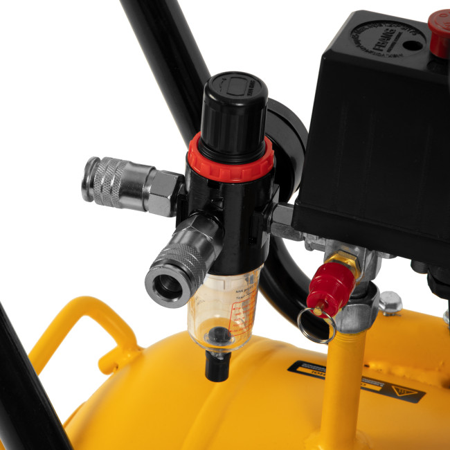 Компрессор безмасляный, малошумный DLS 3300/100, 3300 Вт,3x1100, 100 л, 570 л/мин ,блок управления Denzel в Казани