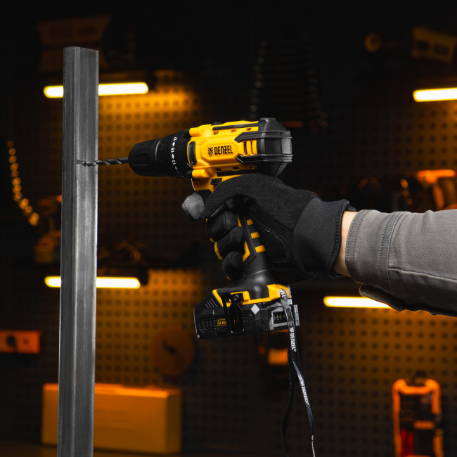 Дрель-шуруповерт аккумуляторная CDL-12-02BM, Li-Ion, 12 В, 2 акк. Denzel в Казани Дрель-шуруповерт аккумуляторная CDL-12-02BM, Li-Ion, 12 В, 2 акк. Denzel в Казани