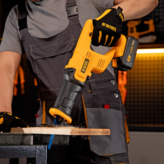 Пила сабельная аккумуляторная CRC-115-0, 18В Li-Ion Denzel в Казани Пила сабельная аккумуляторная CRC-115-0, 18В Li-Ion Denzel в Казани