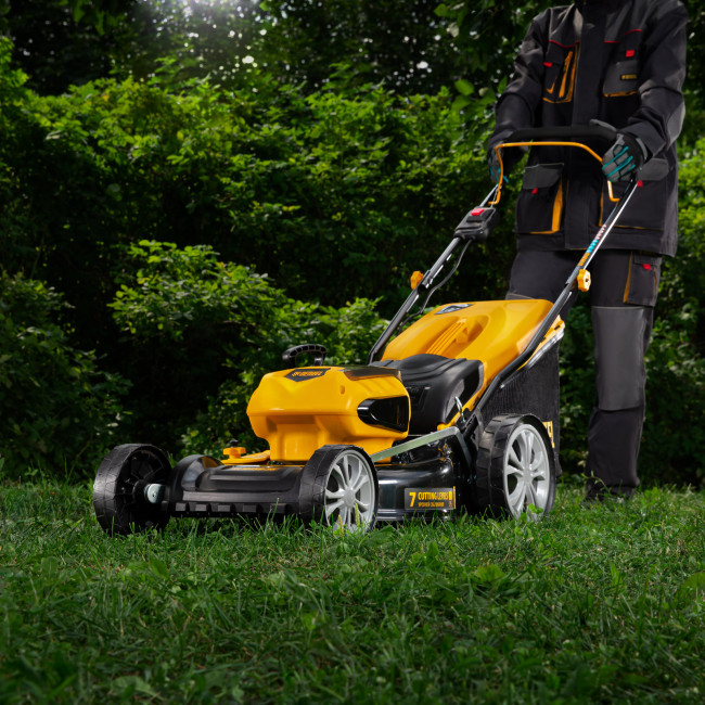 Газонокосилка аккумуляторная бесщеточная RLM450-36, Li-ion, 36 В, 4 Ач, 450 мм, травосборник 40 л Denzel в Казани