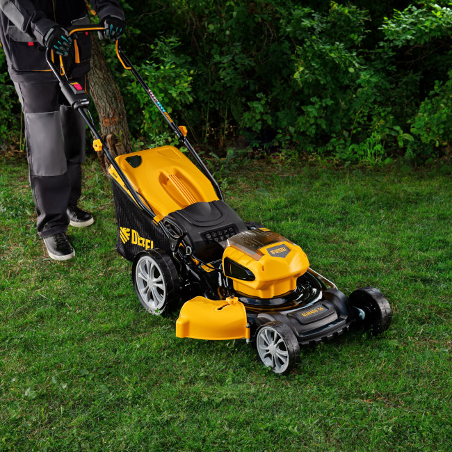 Газонокосилка аккумуляторная бесщеточная RLM450-36, Li-ion, 36 В, 4 Ач, 450 мм, травосборник 40 л Denzel в Казани