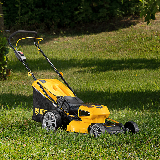Газонокосилка аккумуляторная бесщеточная RLM450-36, Li-ion, 36 В, 4 Ач, 450 мм, травосборник 40 л Denzel в Казани