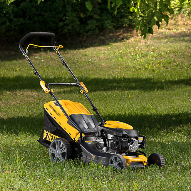 Газонокосилка бензиновая GLD-460, 146 куб.см, ширина 46 см, ручная, 7 уровней, травосборник 50 л Denzel в Казани