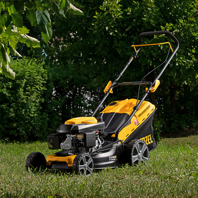 Газонокосилка бензиновая GLD-460, 146 куб.см, ширина 46 см, ручная, 7 уровней, травосборник 50 л Denzel в Казани