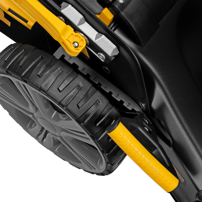 Газонокосилка бензиновая GLD-520SP, 196 куб.см, ширина 52 см, привод, 7 уровней,травосборник 60 л Denzel в Казани