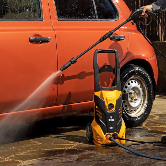 Моечная машина высокого давления R-135, 1800 Вт, 135 бар, 6 л/мин, колесная Denzel в Казани