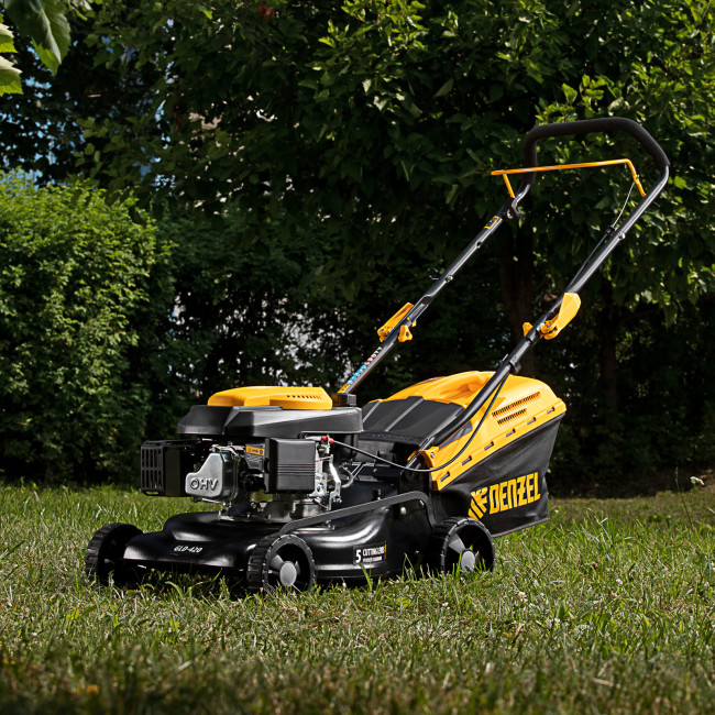 Газонокосилка бензиновая GLD-420, 146 см3, ширина 42 см, 40 л Denzel в Казани Газонокосилка бензиновая GLD-420, 146 см3, ширина 42 см, 40 л Denzel в Казани