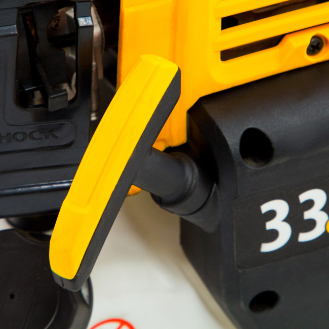 Триммер бензиновый DT 33, 33 см3, 1.8 л. с, неразъемная штанга, состоит из 2 частей Denzel в Казани