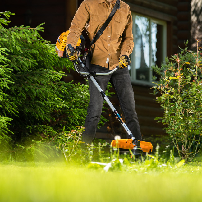 Триммер бензиновый DT 33S, 33 см3, 1.8 л. с, разъемная штанга, состоит из 2 частей Denzel в Казани