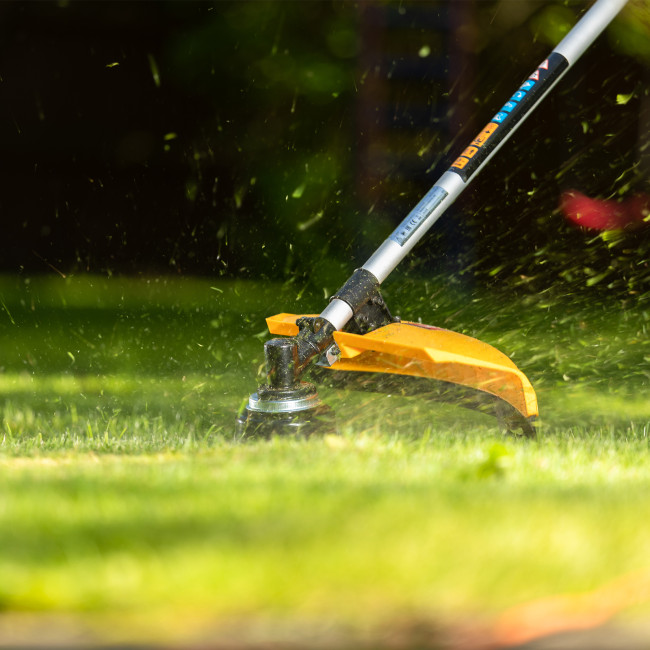 Триммер бензиновый DT 33S, 33 см3, 1.8 л. с, разъемная штанга, состоит из 2 частей Denzel в Казани