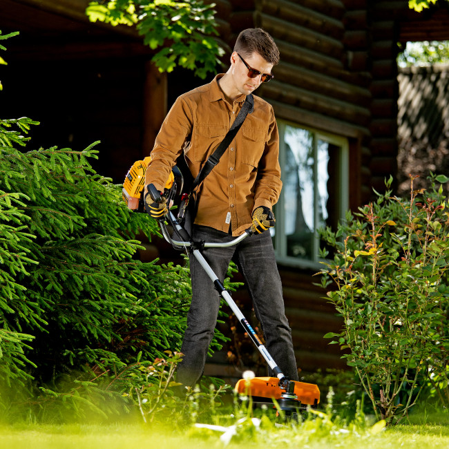 Триммер бензиновый DT 43S, 43 см3, 2.5 л. с, разъемная штанга, состоит из 2 частей Denzel в Казани