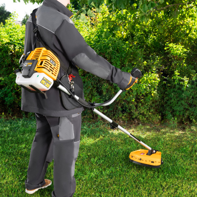 Триммер бензиновый DT 52S, 52 см3, 3 л. с, разъемная штанга, состоит из 2 частей Denzel в Казани