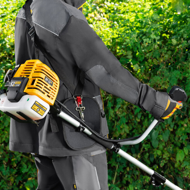 Триммер бензиновый DT 52S, 52 см3, 3 л. с, разъемная штанга, состоит из 2 частей Denzel в Казани