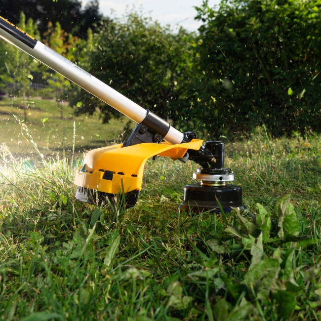 Триммер бензиновый DT 52S, 52 см3, 3 л. с, разъемная штанга, состоит из 2 частей Denzel в Казани