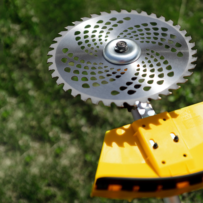 Триммер бензиновый DGT 520, 52 см3, 3 л. с, неразъемная штанга, состоит из 2 частей Denzel в Казани