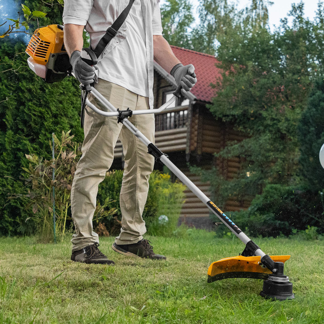 Триммер бензиновый DR-43S, 43 см3, разъемная штанга, состоит из 2 частей Denzel в Казани