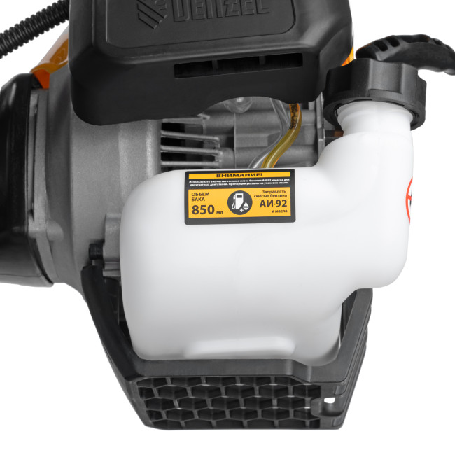 Триммер бензиновый DGT-43-PRO, анти-вибро, 43 см3, неразъем, состоит из 2 частей Denzel в Казани