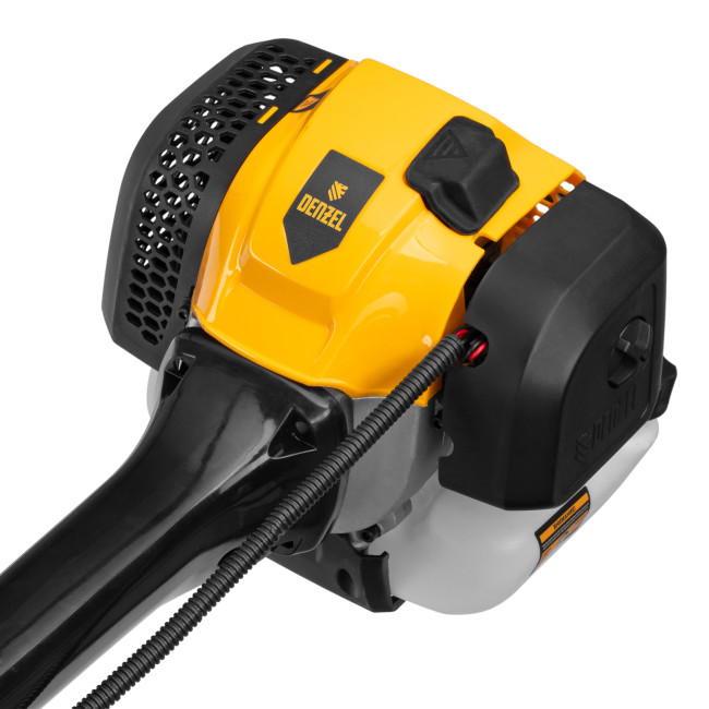 Триммер бензиновый DGT-52-PRO, анти-вибро, 52 см3, неразъем, состоит из 2 частей Denzel в Казани