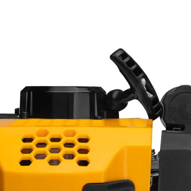 Триммер бензиновый DGT-52-PRO, анти-вибро, 52 см3, неразъем, состоит из 2 частей Denzel в Казани