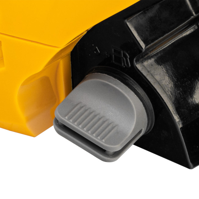 Пила цепная бензиновая DGS-4516, шина 40 см, 45 см3, 3 л.с, шаг 3/8, паз 1.3 мм, 57 звеньев Denzel в Казани