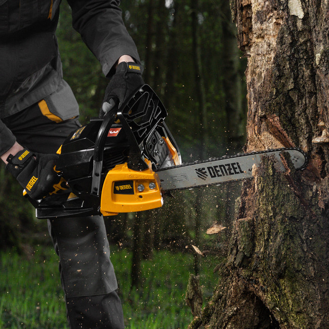 Пила цепная бензиновая DGS-4516, шина 40 см, 45 см3, 3 л.с, шаг 3/8, паз 1.3 мм, 57 звеньев Denzel в Казани
