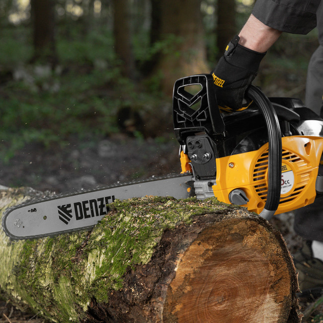 Пила цепная бензиновая DGS-4516, шина 40 см, 45 см3, 3 л.с, шаг 3/8, паз 1.3 мм, 57 звеньев Denzel в Казани