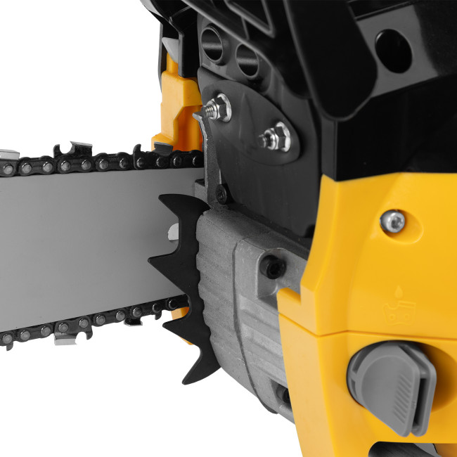 Пила цепная бензиновая DGS-5820, шина 50 см, 58 см3, 4.1 л.с, шаг 0.325, паз 1.5 мм, 76 звеньев Denzel в Казани