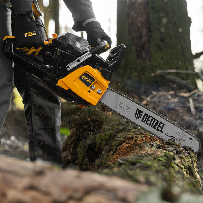 Пила цепная бензиновая DGS-5820, шина 50 см, 58 см3, 4.1 л.с, шаг 0.325, паз 1.5 мм, 76 звеньев Denzel в Казани