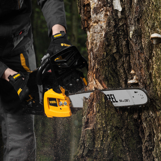 Пила цепная бензиновая DGS-5820, шина 50 см, 58 см3, 4.1 л.с, шаг 0.325, паз 1.5 мм, 76 звеньев Denzel в Казани