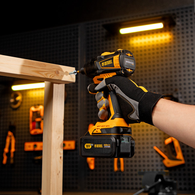 Винтоверт ударный аккумуляторный бесщет CID-IB-200 18В Li-Ion Denzel в Казани Винтоверт ударный аккумуляторный бесщет CID-IB-200 18В Li-Ion Denzel в Казани